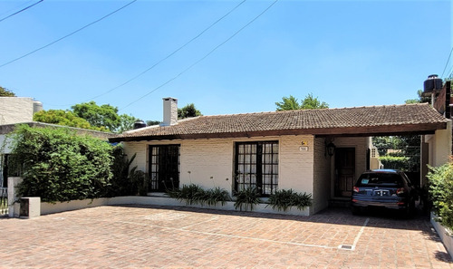 Impecable Propiedad! 3 Dormitorios, 2 Baños, Living Con Hogar Y Comedor, Estar... Pileta, Parrilla..