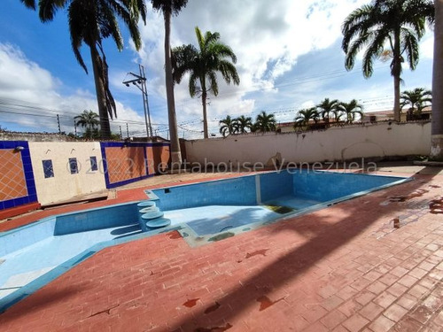 Imagen 30 de 30 de Apartamento En Venta En El Centro De Cabudare Cuenta Con 3 Habitaciones, 2 Modernos Baños, Iluminados Espacios De Sala Y Comedor, Cocina Iluminada Y Área De Lavandería Gabriela C.