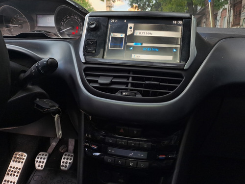 Imagen 10 de 21 de Peugeot 208 Feline 1.6 Pack Cuir 2015 Permuto Financio