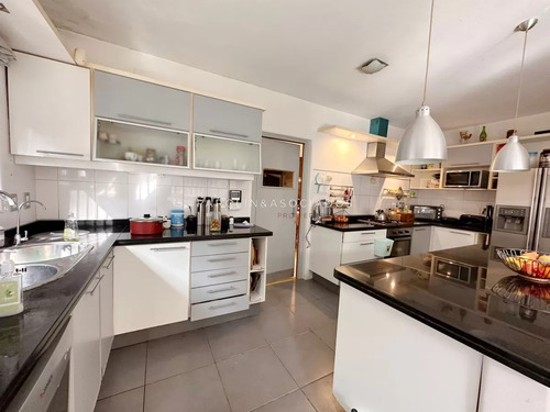 Hermosa Propiedad En Venta De 4 Dormitorios En Zona Lugano, Punta Del Este.