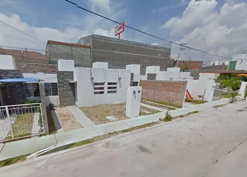 Sg- Casa En Recuperacion Bancaria En Cerrada Romero, Los Laureles, Aguascalientes, Aguascalientes.