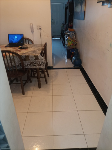 Casa Com 2 Sala 4 Quarto 1 Cozinha 4 Banheiro,1 Quintal.