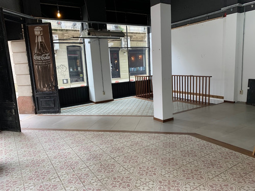 Imagen 2 de 12 de Local Comercial Sarandí Y Alzaibar - Ciudad Vieja