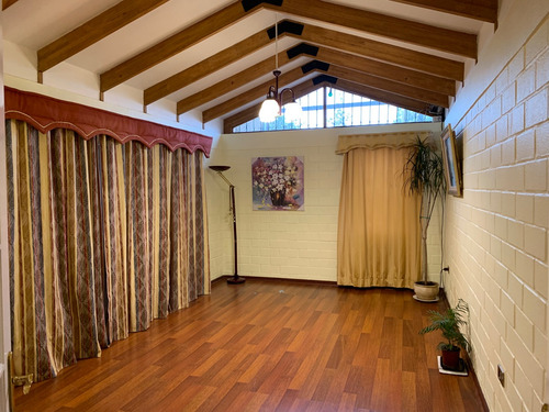 Excelente Casa Con Gran Ubicación Y Plusvalía