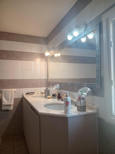 Casa En Venta - 3 Dormitorios 3 Baños - Cochera - 1.100mts2 - Campana