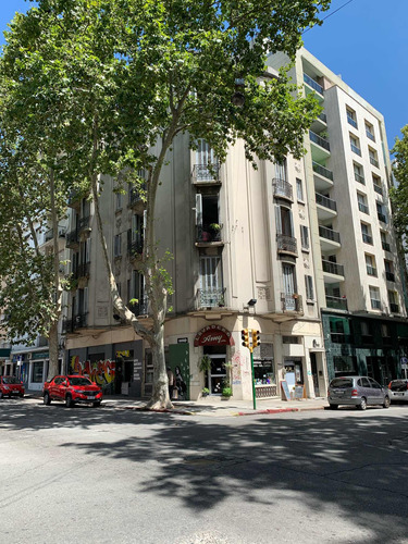 Apartamento En El Centro De Montevideo, 2 Dorm Y 2 Baños