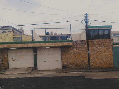 Se Vende Casa Grande En La Vasco De Quitoga
