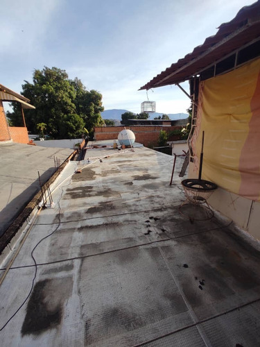 Imagen 3 de 18 de En Venta Amplia Y Cómoda Casa Urb. Mario Briceño 04124557388