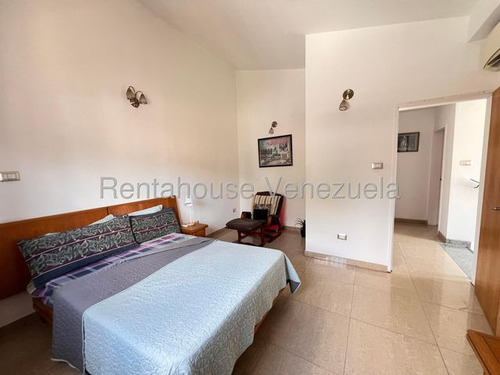 Town House En Venta En La Arboleda Zona Norte Maracay Moderno 25-19023 Holder