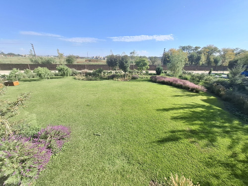 Casa . Venta . Buenos Aires Golf . Bella Vista .