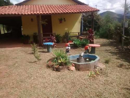Chácara No Bairro Nogueira Em Aiuruoca Mg, Perto De Alagoa , Lugar De Lindas Cachoeiras, Casa Com 03 Quartos, Terreno Com 2.000 M2. - 330