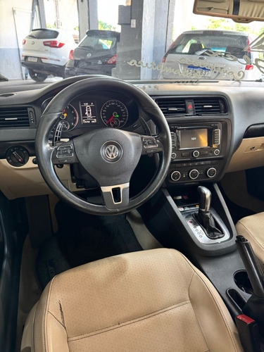 Volkswagen Jetta 2.0 Comfortline Flex 4p Automática