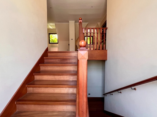 Casa/ The Newland School/ J. Alcalde Délano/ Sta. Teresita
