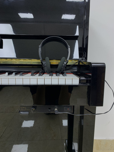 Piano Acústico Vertical Kawai Hat-5 Con Sistema De Silencio (Usado)