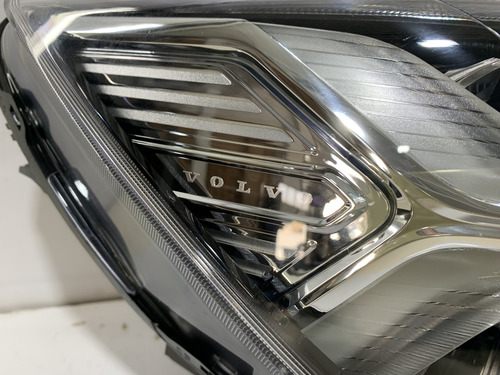 Farol Direito Volvo Xc40 2018 19 20 21 2022 Xenon Completo (Usado)