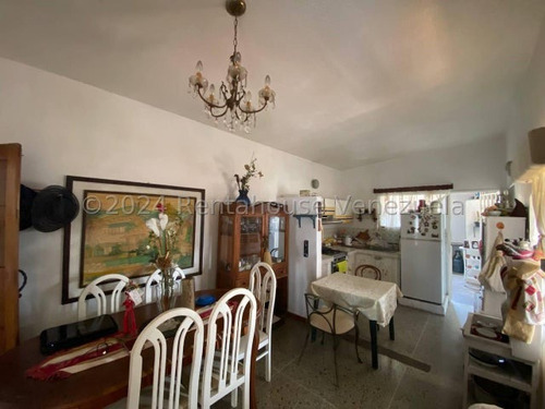 Naudy Escalona & Maribel Morillo Asesores Inmobiliarios De Rentahouse Venden Fabulosa Casa En Excelente Zona De Cabudare