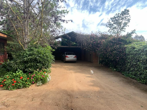 Casa En Venta De 5 Dorm. En Olmué