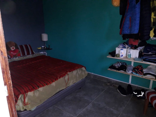 Casa En Block Con Entrada De Autos Y Dos Dptos. Al Cfte.