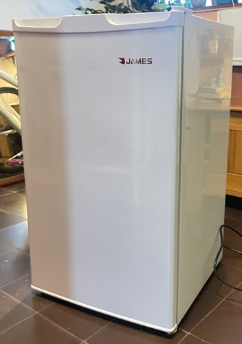 Refrigerador James Jn144 K Poco Uso, Color Blanco 100lit. 