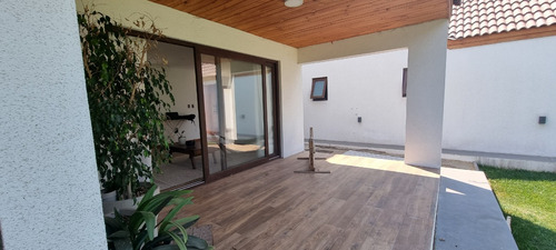 Casa En Condominio Nueva / 4 D 3 B 240 M2.