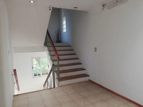 Casa En Venta - 4 Dormitorios 3 Baños - Cochera - 2.200mts2 - Florencio Varela