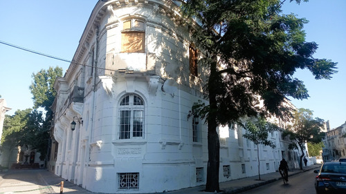 Casona Estilo Neoclasico En Barrio Concha Y Toro