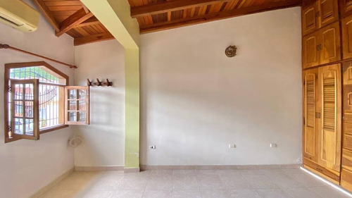 Imagen 8 de 13 de Casa En Alquiler En La Castellana