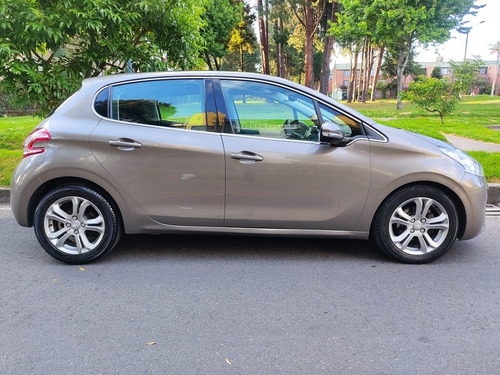 Peugeot 208 2014 1.6 Allure