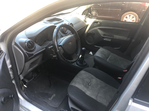 Ford Fiesta Max Ambiente 1.6 Gnc Incendiado