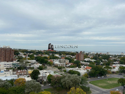 Amplio Apartamento En Malvin- Ref: 838