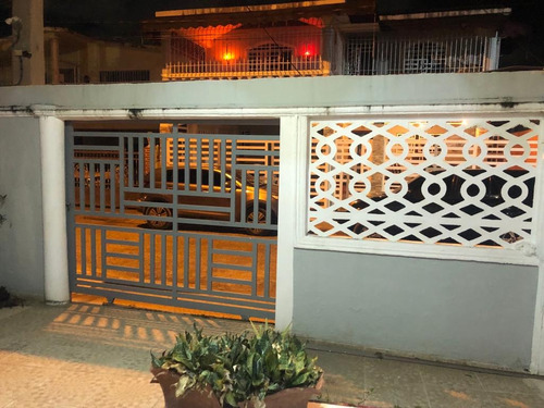 Vendo Casa De 2 Niveles En Bello Campo En La Charles De Gaulle, Santo Domingo Este, República Dominicana