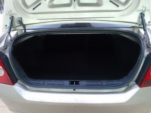 Imagen 15 de 15 de Ford Fiesta Max 1.6 2008