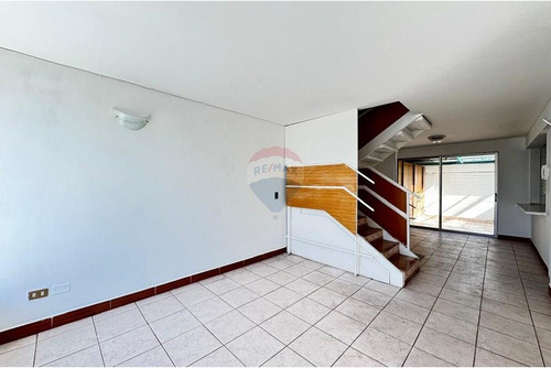 5 Dormitorios 3 Pisos Más Subterráneo Condominio