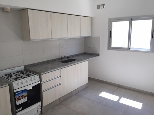 Imagen 23 de 30 de En Venta. Amplia Dupl 125m2 + Patio La Giustina Ii