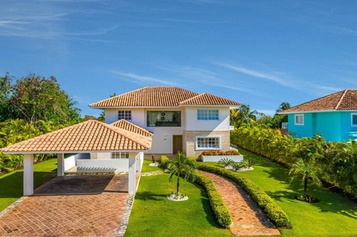 Imagen 12 de 18 de Venta De Villa De Lujo En Cocotal Punta Cana Con Piscina