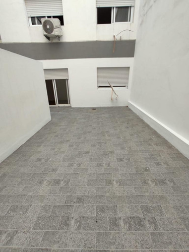 Imagen 3 de 14 de Alquiler Apartamento 2 Dormitorios Con Patio Y Balcon. Centro