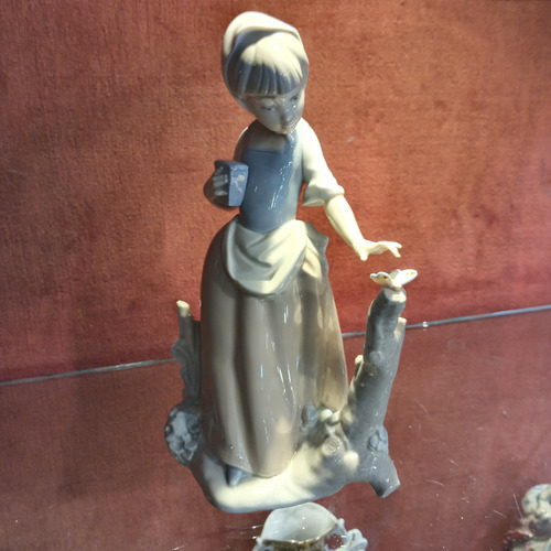 Figura De Porcelana Nao Por Lladro Antigua Estatuilla Niña Celeste Blanco Y Marron (Usado)