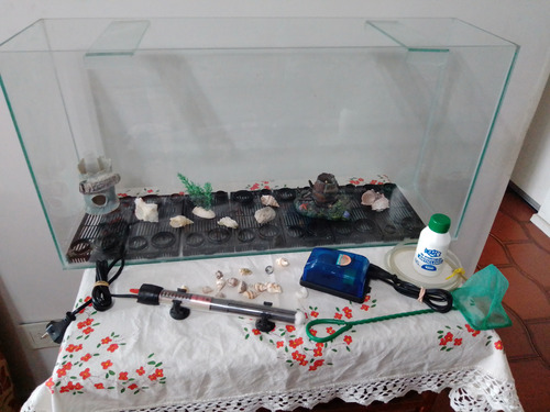 Acuario De 70x35x20 Aprox. Con Accesorios Incluidos Cristal (Usado)