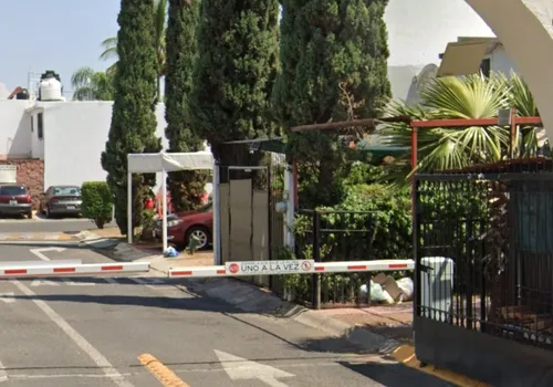 Casa Adjudicada Ubicada En Prol. González Gallo 1934, San Pedro Tlaquepaque, Jal. Sk04
