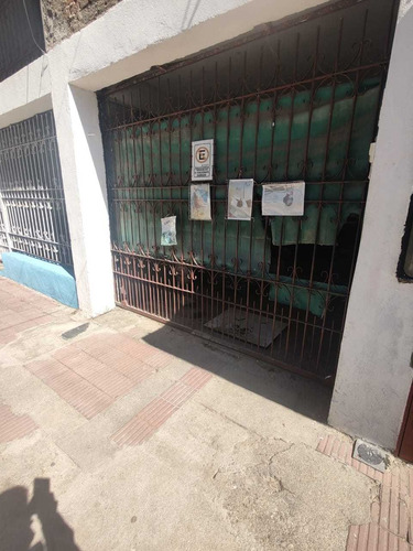 Imagen 3 de 3 de Nueva Italia - Victor Manuel Iii - Galpón En Alquiler