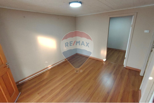 Casa Con Amplio Jardín Y Buena Conectividad