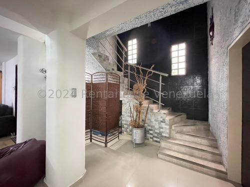 Hermosa Casa Con Piscina Remodelada En Venta En Conjunto Privado Con Todos Los Servicios San Joaquin De Turmero Estef 25-6319