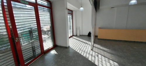 Excelente Local De 90 M2 Sobre Avenida!!!