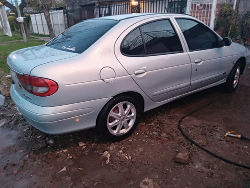 Renault Megane 1.9 I Tric Pack Plus