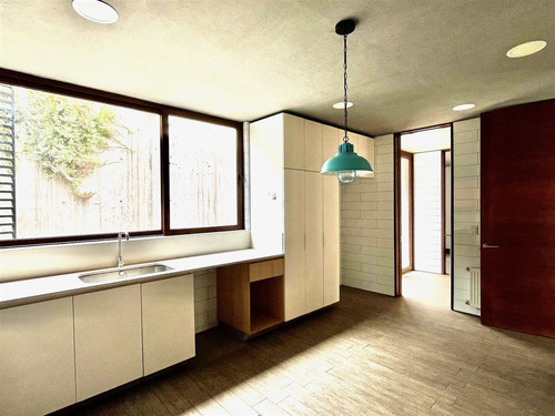 Casa En Condominio Moderna Venta De 5 Dorm. En Lo Barnechea