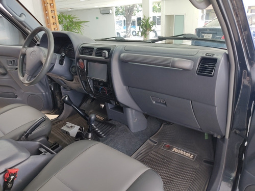 Imagen 8 de 15 de Toyota Meru 4x4