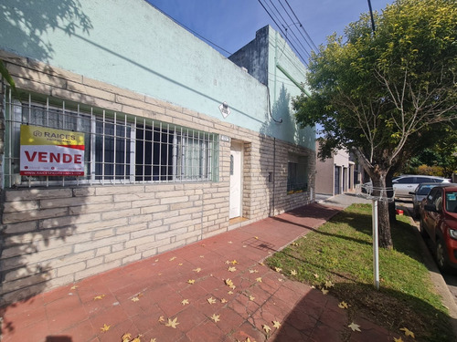 Apta Crédito!!! Excelente Oportunidad A La Venta, Se Trata De Una Propiedad Ubicada En La Calle Hipólito Yrigoyen 1200.