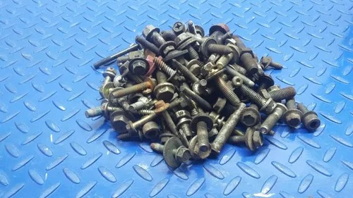 Kilo De Tornillos Automotrices Varios Tamaños (Usado)