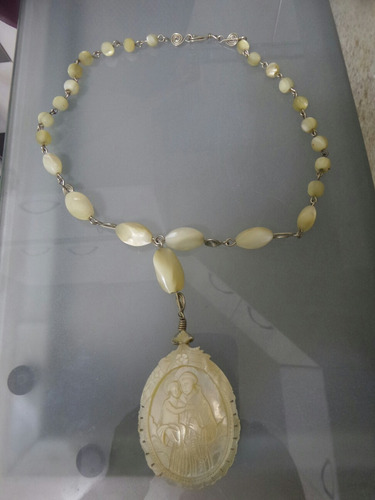 Medalha Com Colar Em Madreperola Com Sao Jose E Menino Jesus