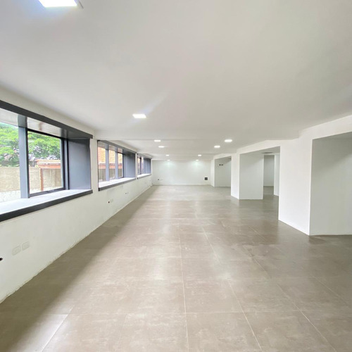 Torre Comercial En Venta 3.000 M2 - Urb. Las Mercedes